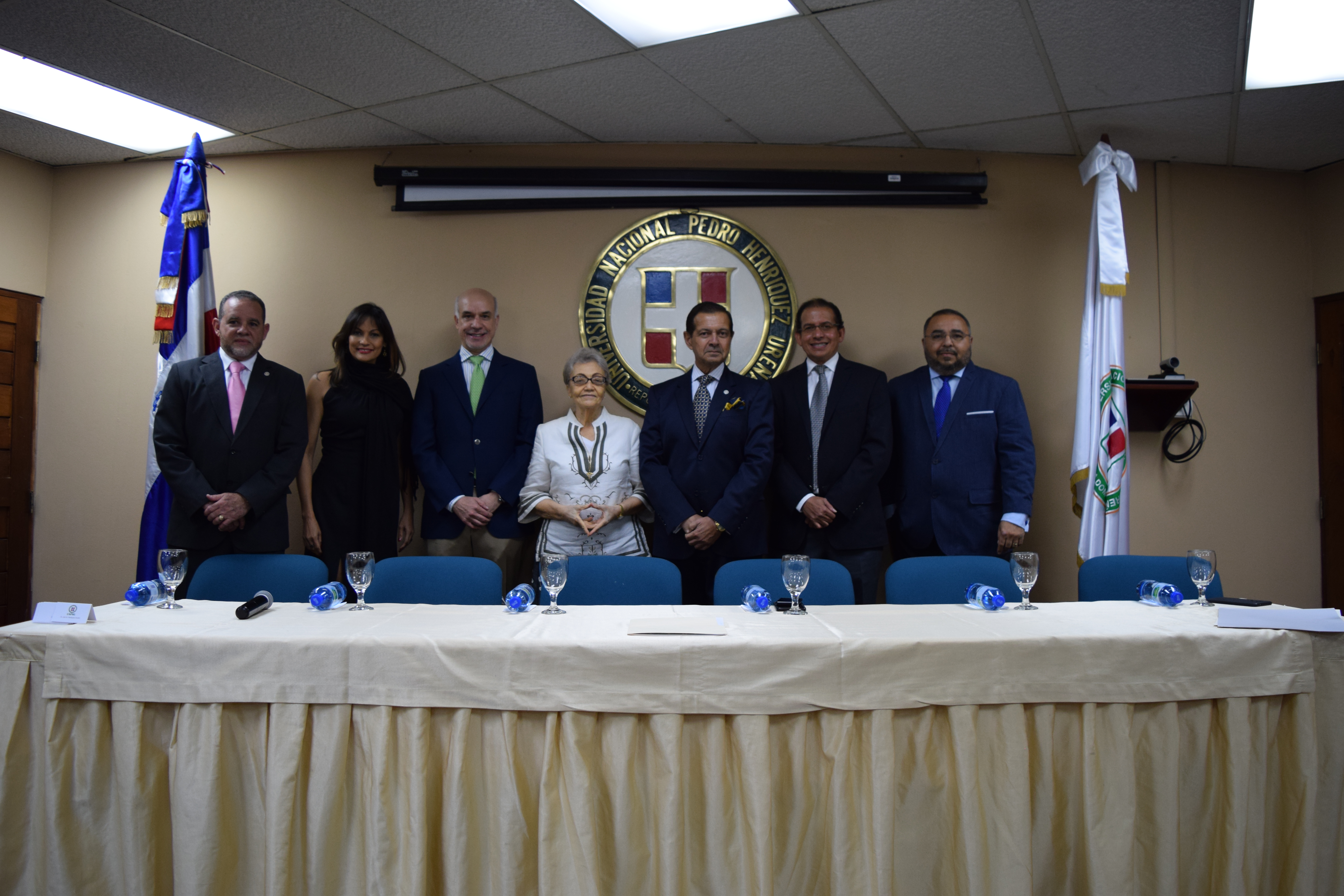 Dr. Wllian Duke, Ing. Ellin Rodríguez, Dr. Fernando Contreras, Dra. Adria Suazo, Dr. Luis Rojas, Dr. Rubén Peralta y el Dr. Alberto Flores